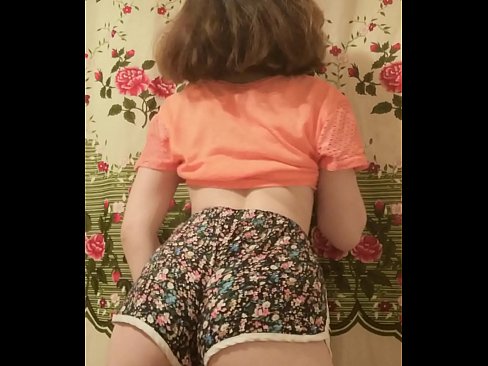 ❤️ Nena jove sexy despullant-se els pantalons curts davant la càmera ❤❌ Vídeo anal a nosaltres ❤
